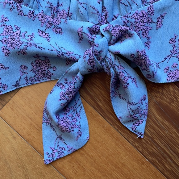NWT Boutique 1861 Blue and Lilac Floral Crop Top w Tie Detail, size Medium - Picture 8 of 13